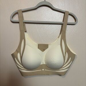 NWT Lush Fitting Bra Women's Plus Mature Cream Beige Nylon Elastane Size 6‎ XL